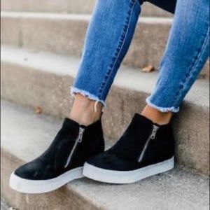 Soda Taylor Hidden Wedge Sneaker sz 10